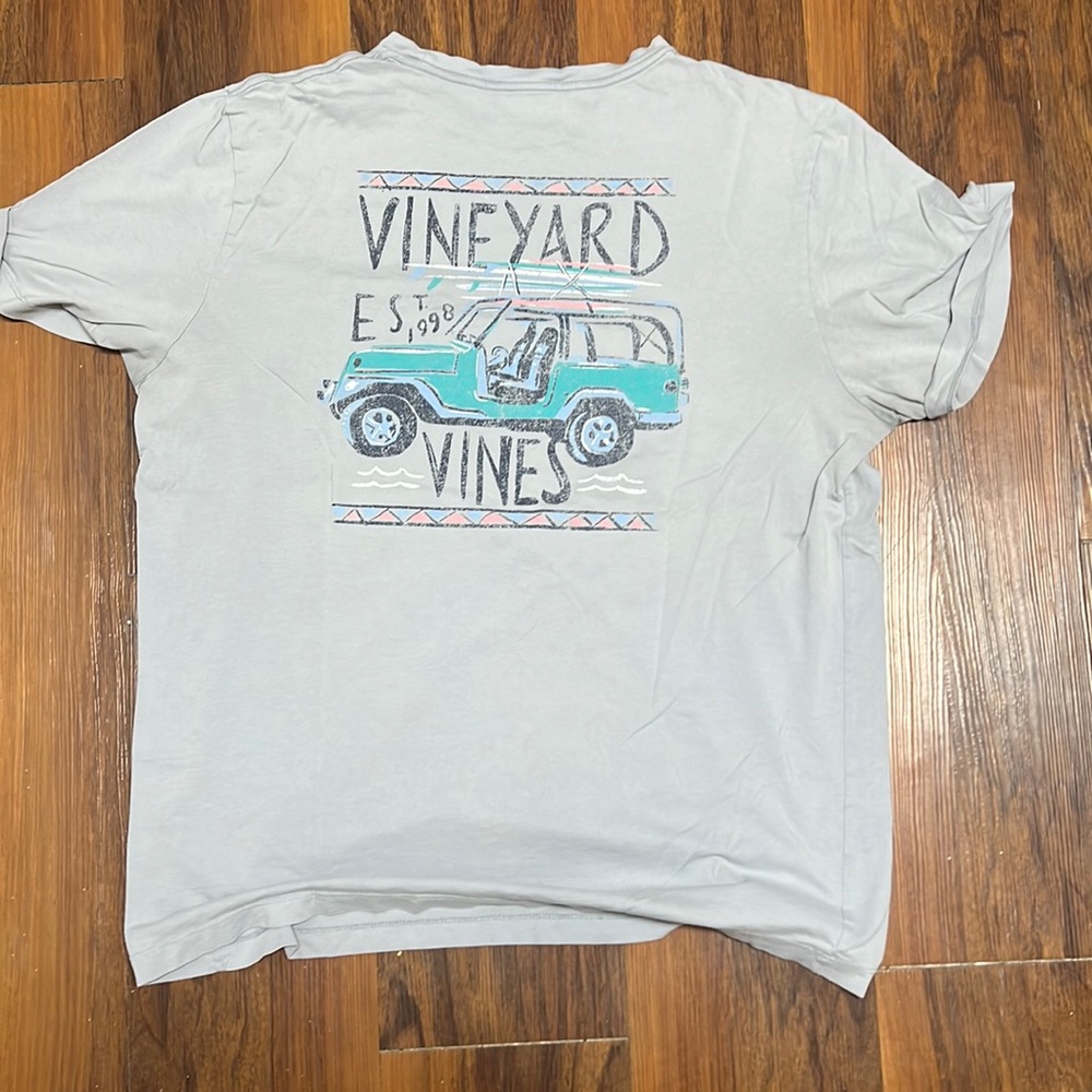 Vineyard Vines T-shirt
